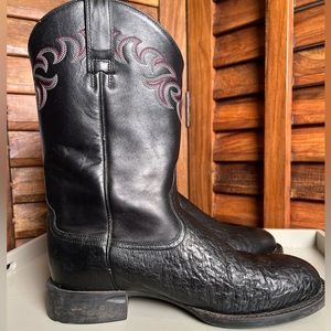 Free Shipping- 🙌 Men's- Ariat black leather cowboy work boots. Rounded toe.